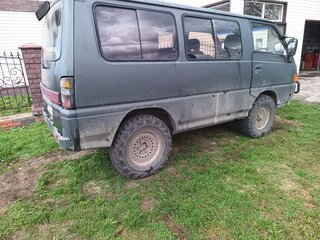 1990 Mitsubishi Delica III, зелёный, 600000 рублей, вид 4