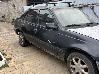 1990 Opel Kadett 4-speed E Рестайлинг, чёрный, 55000 рублей, вид 5