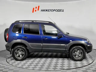 2017 Chevrolet Niva I Рестайлинг, синий, 620000 рублей, вид 4