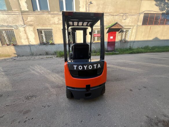 2011 Toyota 02-8FDF15, 755000 рублей - вид 2