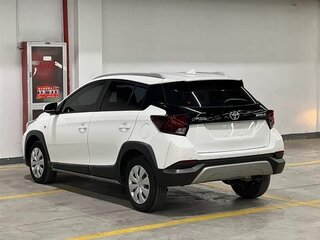 2022 Toyota Yaris L XP150 Рестайлинг, белый, 1389000 рублей, вид 4