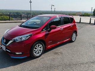 2018 Nissan Note e-Power II Рестайлинг, красный, 1090000 рублей, вид 2