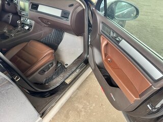 2011 Volkswagen Touareg II, чёрный, 1146191 рублей, вид 4