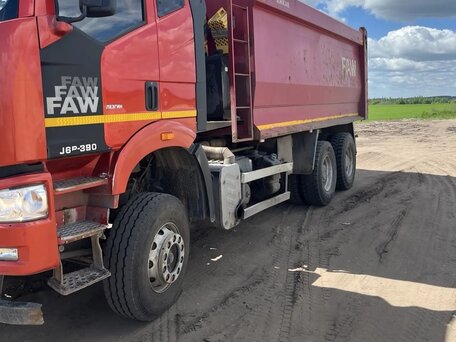 2022 FAW J6 CA3252, красный, 3500000 рублей, вид 2