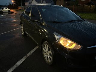 2013 Hyundai Solaris I, чёрный, 750000 рублей, вид 3