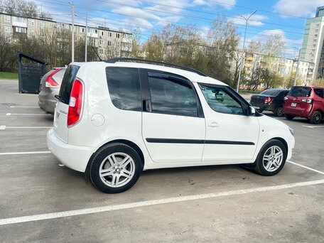 2013 Skoda Roomster I Рестайлинг, белый, 920000 рублей, вид 5