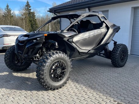 2025 BRP Can-Am Maverick R XRS, чёрный, 4799900 рублей, вид 2