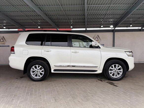 2015 Toyota Land Cruiser 200 Series Рестайлинг 2, белый - вид 5
