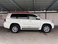 2015 Toyota Land Cruiser 200 Series Рестайлинг 2, белый - вид 5