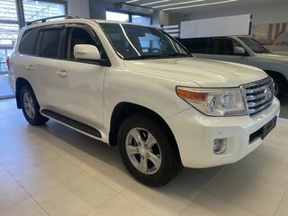 2012 Toyota Land Cruiser 200 Series Рестайлинг 1, белый, 3090000 рублей, вид 3