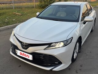 2018 Toyota Camry VIII (XV70), белый, 2350000 рублей, вид 1