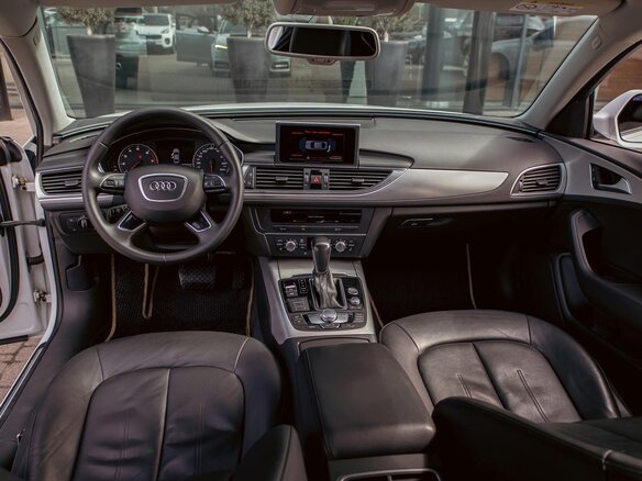 2018 Audi A6 IV (C7) Рестайлинг, белый, 1955000 рублей - вид 11
