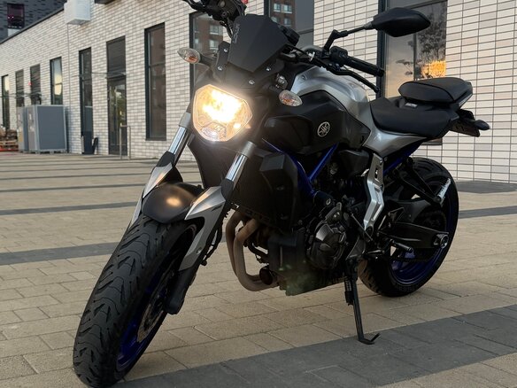 2015 Yamaha MT-07 (FZ-07), серебристый, 660000 рублей