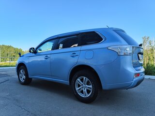 2014 Mitsubishi Outlander PHEV III Рестайлинг, голубой, 1700000 рублей, вид 2
