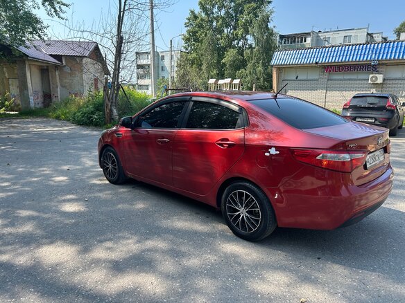 2012 Kia Rio 4-speed III, красный, 625000 рублей - вид 4