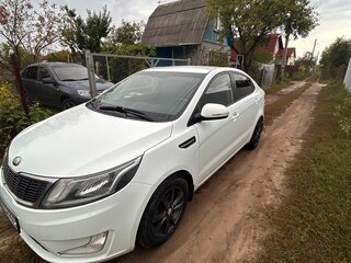 2013 Kia Rio 5-speed III, белый, 850000 рублей, вид 2