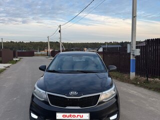 2015 Kia Rio III Рестайлинг, чёрный, 600000 рублей, вид 2