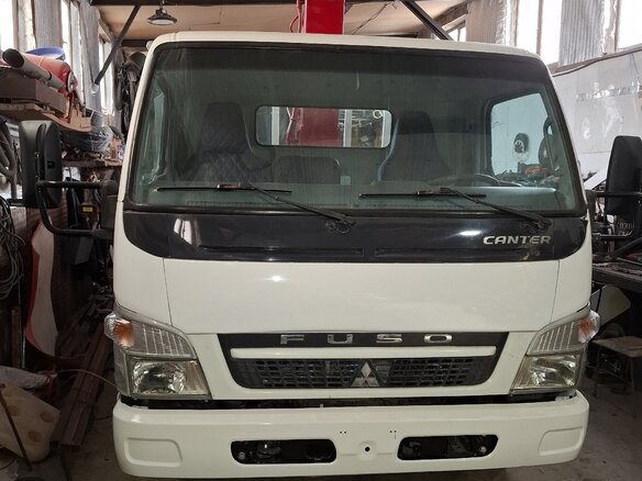 2010 Fuso (Mitsubishi) Canter, белый, 4700000 рублей