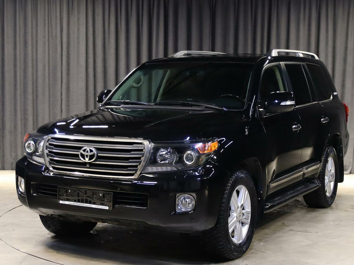 Открыть фотографии: Toyota Land Cruiser 200 Series Рестайлинг 1