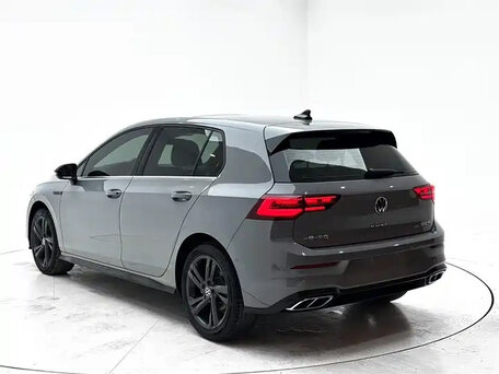 2022 Volkswagen Golf VIII, серый, 2000000 рублей, вид 4