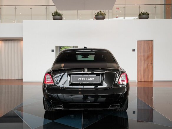2022 Rolls-Royce Ghost Black Badge II (Series I), чёрный - вид 3