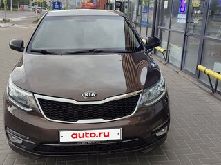 2017 Kia Rio III Рестайлинг, коричневый, 900000 рублей, вид 1