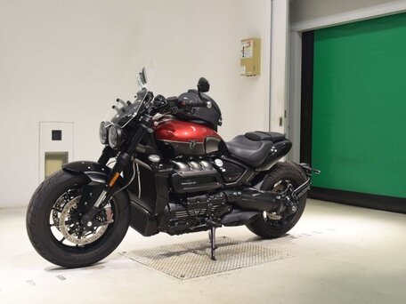 2025 Triumph Rocket III, красный, 2425000 рублей, вид 2