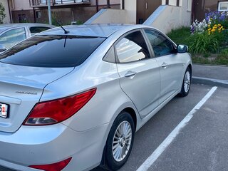 2014 Hyundai Solaris I Рестайлинг, серебристый, 825000 рублей, вид 4
