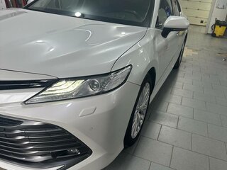 2020 Toyota Camry VIII (XV70), белый, 2850000 рублей, вид 1
