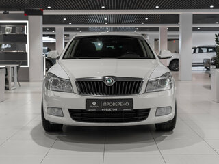2012 Skoda Octavia II (A5) Рестайлинг, белый, 740000 рублей, вид 3