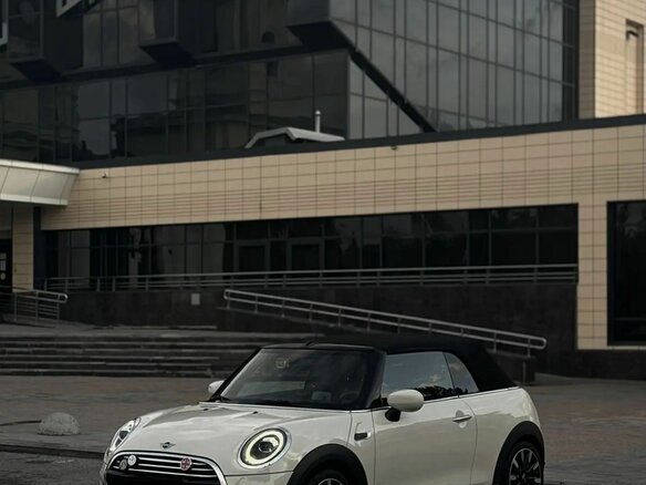 2020 Mini Cabrio Cooper III Рестайлинг, белый, 2590000 рублей - вид 2