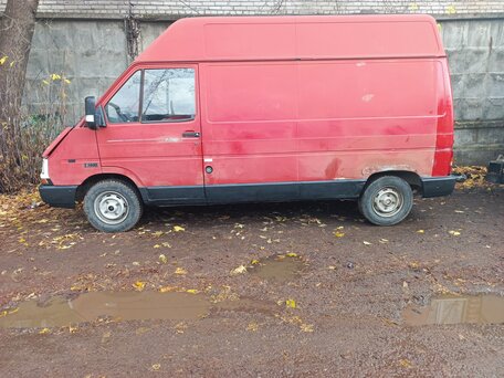 1990 Renault Trafic, красный, 550000 рублей, вид 2
