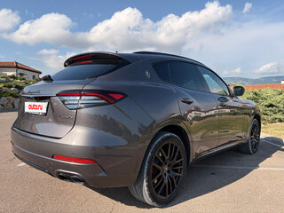 2021 Maserati Levante I Рестайлинг, серый, 6500000 рублей, вид 4