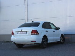 2019 Volkswagen Polo V Рестайлинг, белый, 1155000 рублей, вид 2