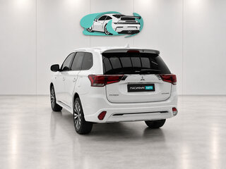 2022 Mitsubishi Outlander III Рестайлинг 3, белый, 2175500 рублей, вид 4
