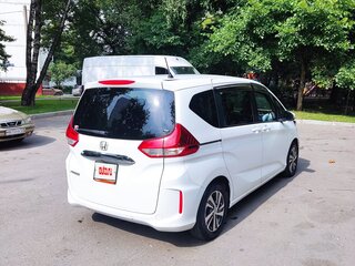 2022 Honda Freed II Рестайлинг, белый, 1950000 рублей, вид 3