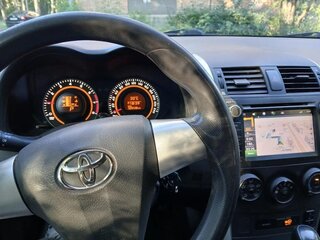 2012 Toyota Corolla X (E140, E150) Рестайлинг, серебристый, 900000 рублей, вид 2