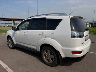 2010 Mitsubishi Outlander II Рестайлинг, белый, 890000 рублей, вид 4