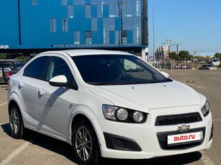 2014 Chevrolet Aveo II, белый, 735000 рублей, вид 2