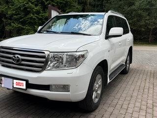2011 Toyota Land Cruiser 200 Series, белый, 3000000 рублей, вид 1