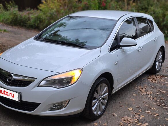 2011 Opel Astra J, белый - вид 1