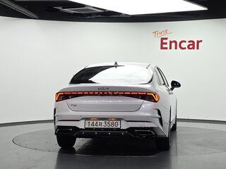 2022 Kia K5 III, белый, 2150000 рублей, вид 4