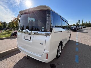 2016 Toyota Voxy III (R80), белый, 2300000 рублей, вид 4