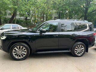2022 Toyota Land Cruiser 300 Series, чёрный, 12800000 рублей, вид 4
