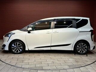 2022 Toyota Sienta II Рестайлинг, белый, 1087000 рублей, вид 4