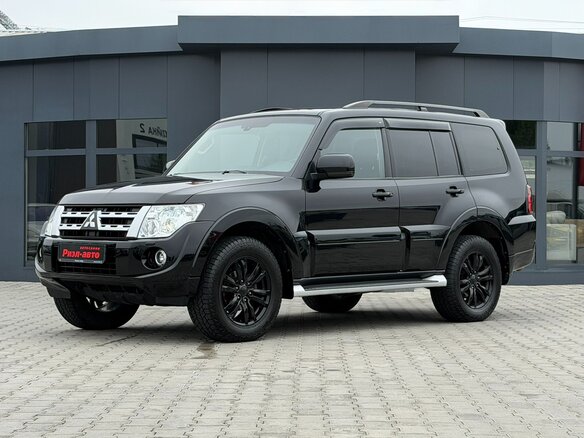 2014 Mitsubishi Pajero IV Рестайлинг 1, чёрный - вид 2
