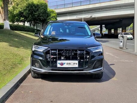2024 Audi Q7 55 TFSI II (4M) Рестайлинг, чёрный, 9815000 рублей, вид 2