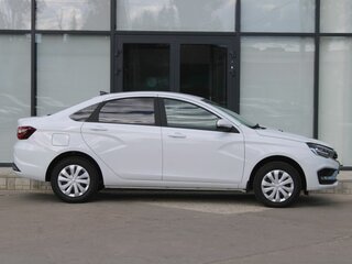 2025 Lada (ВАЗ) Vesta I Рестайлинг (NG), белый, 1612000 рублей, вид 4