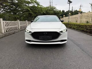 2021 Mazda 3 Axela IV (BP), белый, 1594800 рублей, вид 3