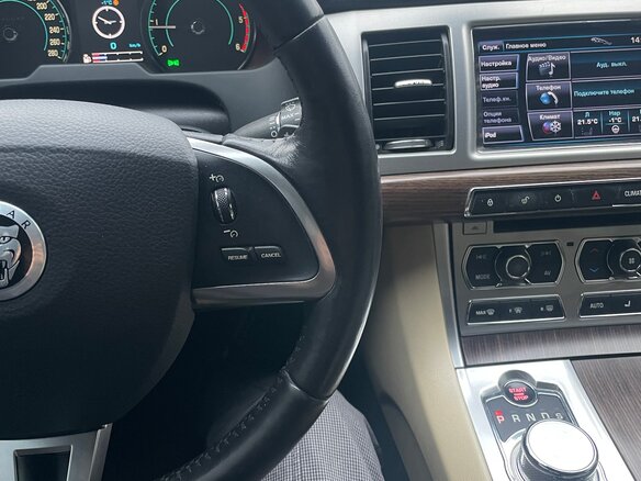 2013 Jaguar XF I Рестайлинг, белый, 1650000 рублей - вид 9